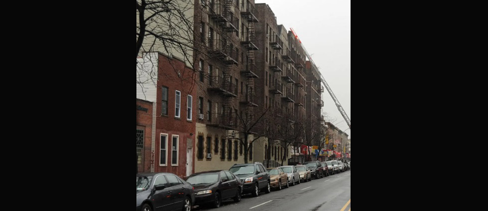Encuentran un hombre desmembrado en un edificio de Nueva York: una mujer fue detenida