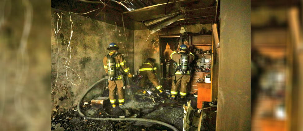 Bomberos sofocan voraz incendio en vivienda de San Jacinto