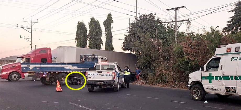 Motociclista gravemente lesionado tras ser arrollado por camión