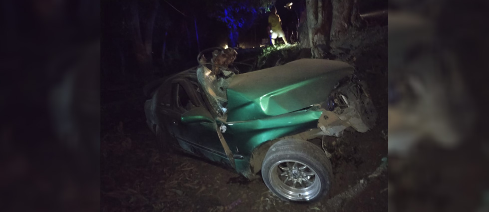 Automovilista muere tras impactar contra un árbol y caer a una quebrada