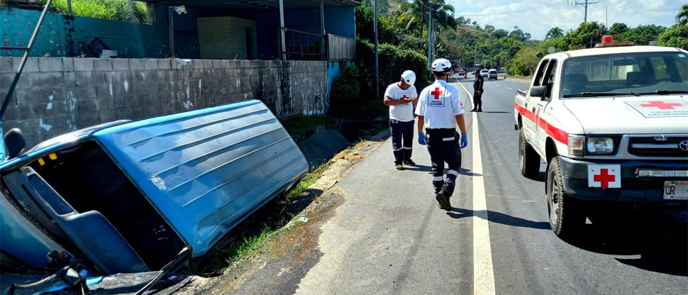 Tres personas resultan lesionadas tras fuerte choque en Ateos