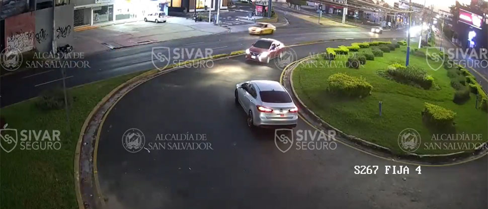 Sorprenden a automovilista desorientado en sentido contrario en retorno del bulevar de Los Próceres