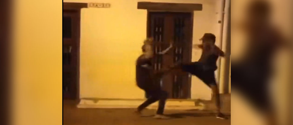 Captan a venezolanos peleando con navajas en el centro histórico de Cartagena, Colombia