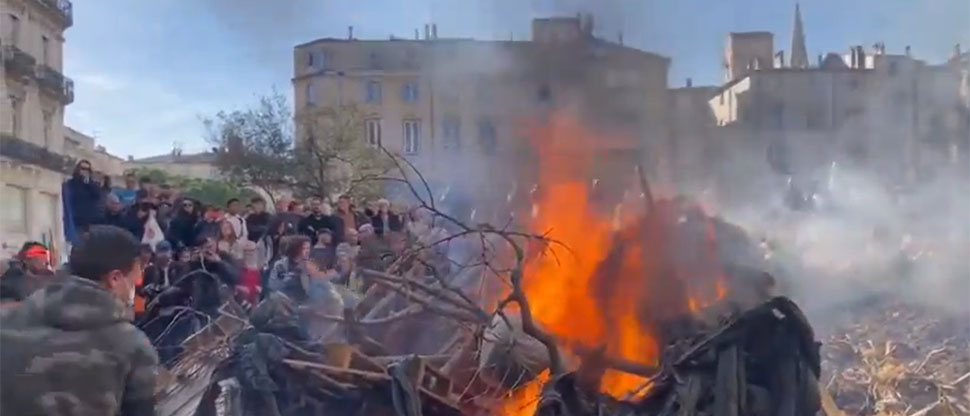Agricultores queman la capital de Francia en violentas protestas por la situación económica