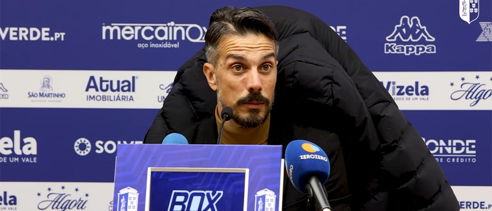 Así se justificó el ex DT de La Selecta tras ser goleado con su nuevo equipo