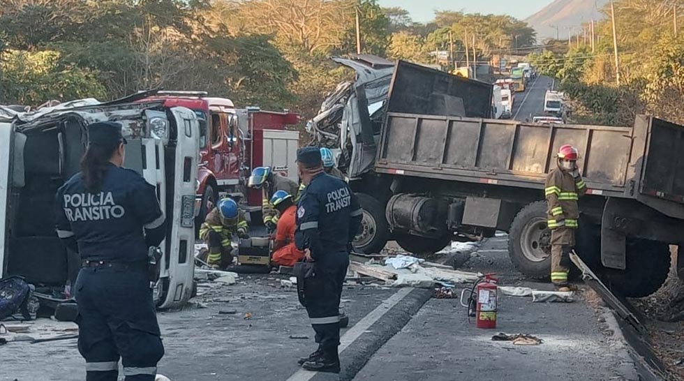 Un fallecido y dos lesionados deja fuerte accidente en la Ruta Militar