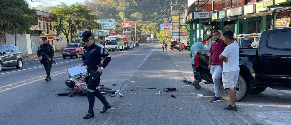Imprudencia de conductor termina en fuerte choque en Morazán