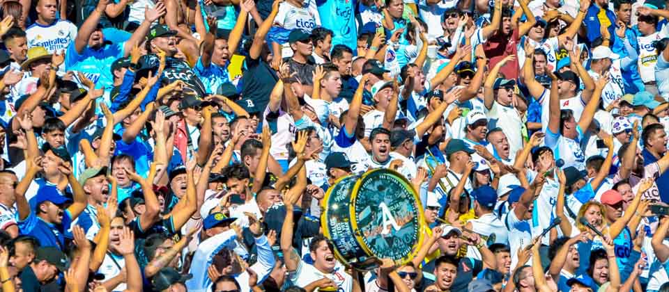 La afición del Alianza no está de acuerdo de jugar a las 3:00 de la tarde de este domingo contra Águila