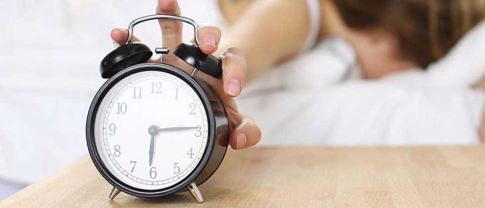 Joven llega tarde a su primer día de trabajo y es despedida