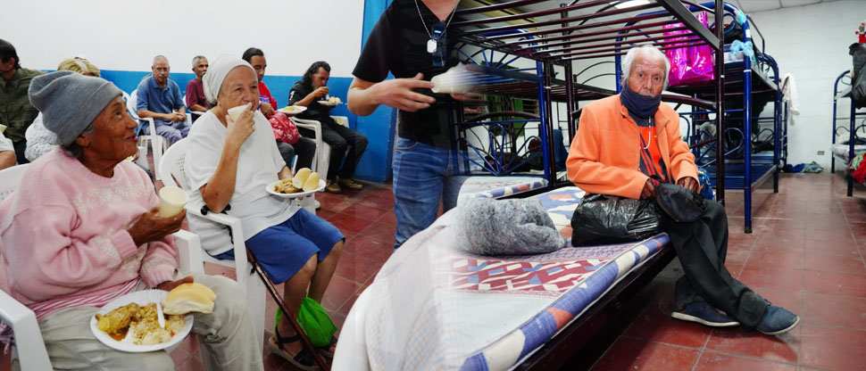 Alcaldía capitalina refugia a personas en condición de calle tras bajas temperaturas