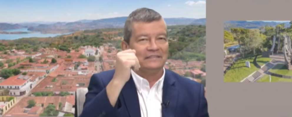 Chino Flores afirma que siente el respaldo de los salvadoreños porque le piden pulseras