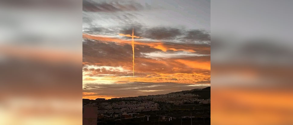 ¿Señal divina? una cruz se forma en el cielo y genera debate en redes sociales