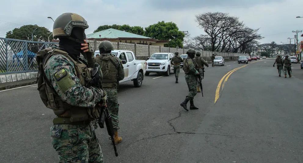 Capturan 68 miembros de una banda criminal que intentaron tomar un hospital en Ecuador