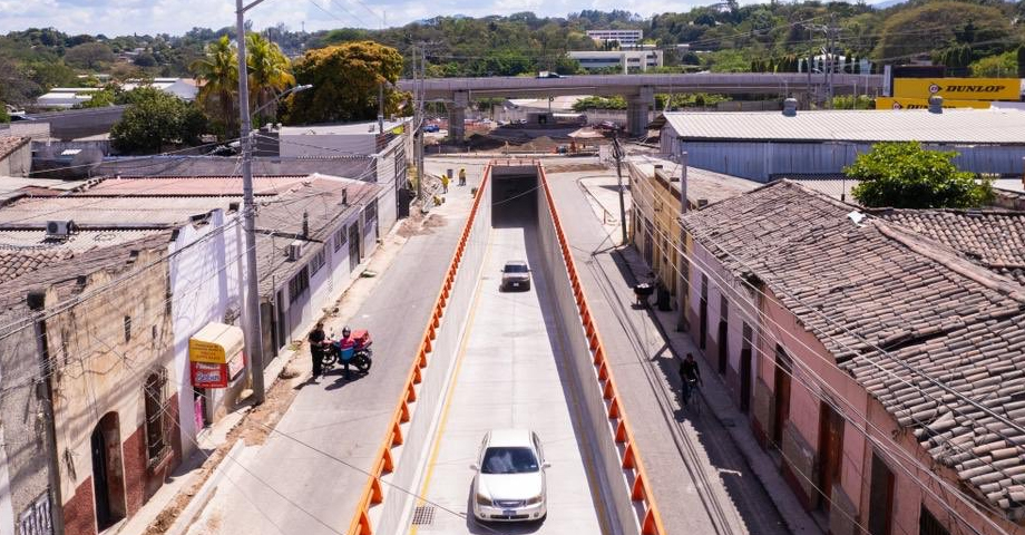 Habilitan paso vehicular en túnel del redondel UNICAES, Santa Ana