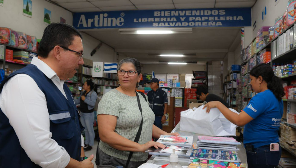 Gobierno activa plan Defensoría Escolar 2024 para proteger el bolsillo de salvadoreños