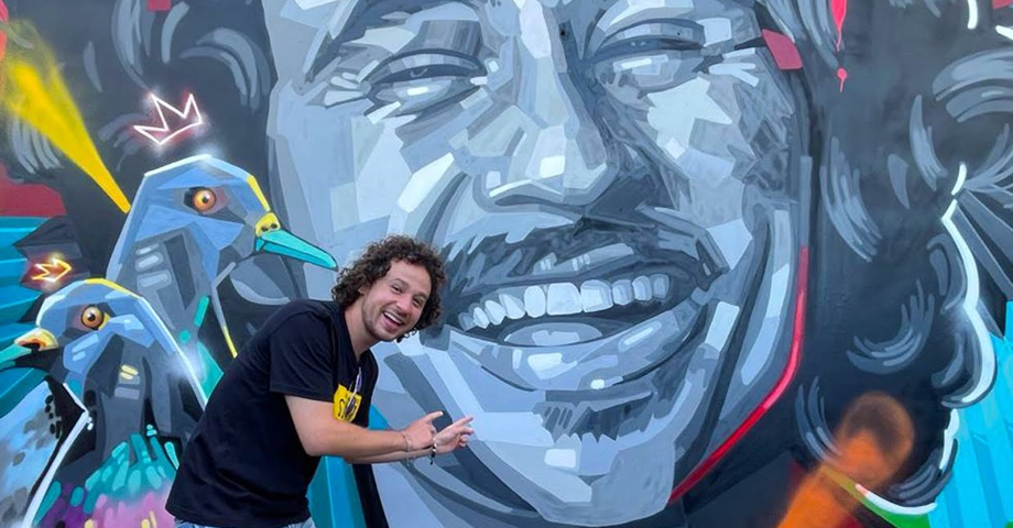 Usuarios de las redes afirman que Luisito Comunica llega hoy al país