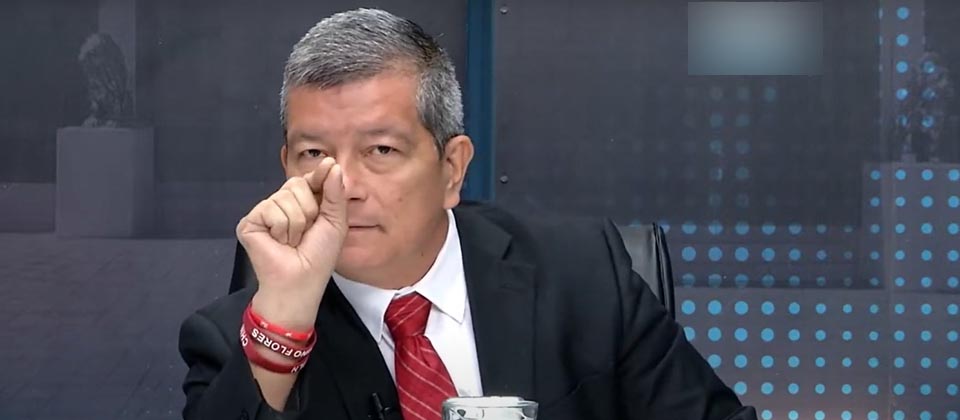 Chino Flores se molesta porque es segundo lugar en las preferencias electorales