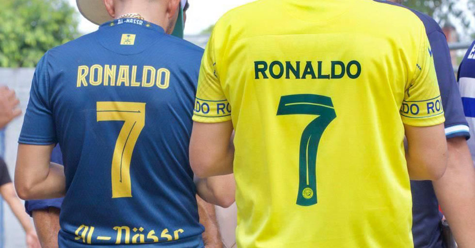 Aficionados de CR7 acuden al estadio Cuscatlán para ver a Messi y La Selecta