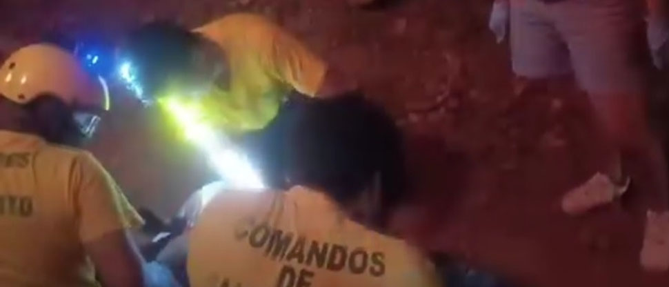 Conductor atropella a padre e hija que se conducían en motocicleta