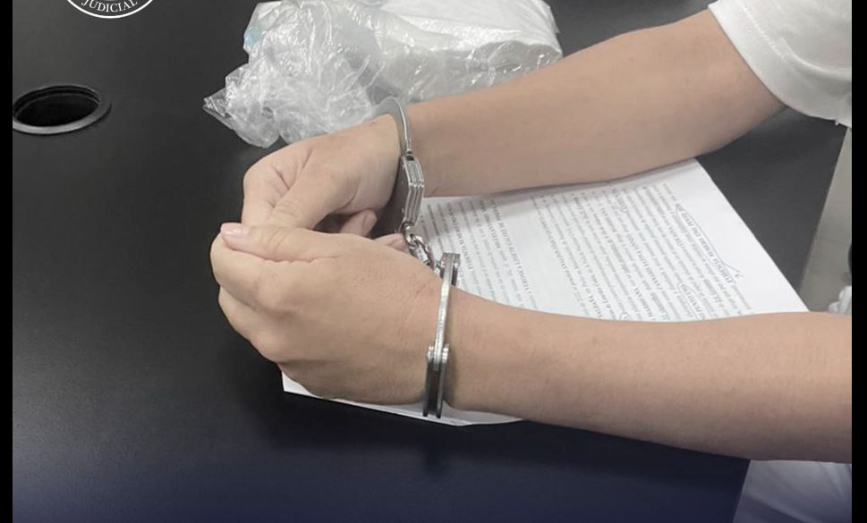 Mujer guatemalteca es acusada ante tribunal salvadoreño tras ser sorprendida con droga en el aeropuerto