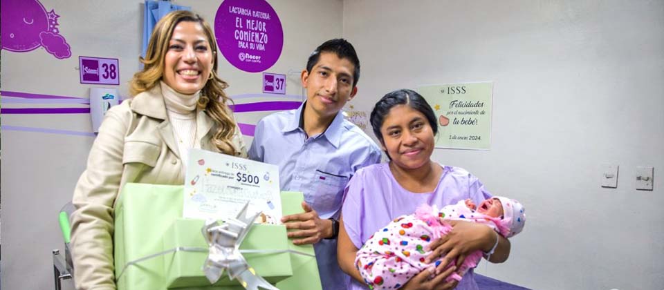 Una niña es la primera en nacer en El Salvador en el 2024