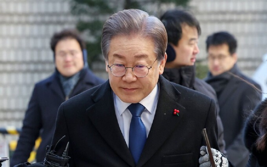 Apuñalan en el cuello al líder de la oposición de Corea del Sur