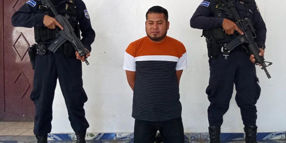 Sujeto que realizaba actos inmorales dentro de bus es capturado tras dispararle al motorista que lo recriminó