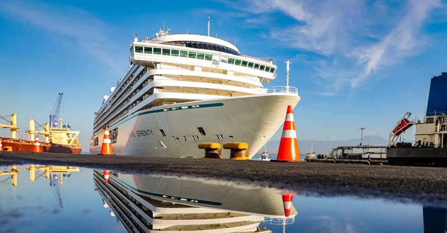 Atraca por primera vez en El Salvador el crucero Crystal Serenity con 1,200 turistas