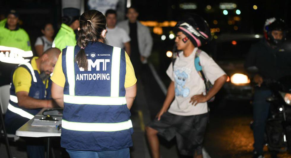 Detienen a 9 personas por conducción peligrosa en San Salvador