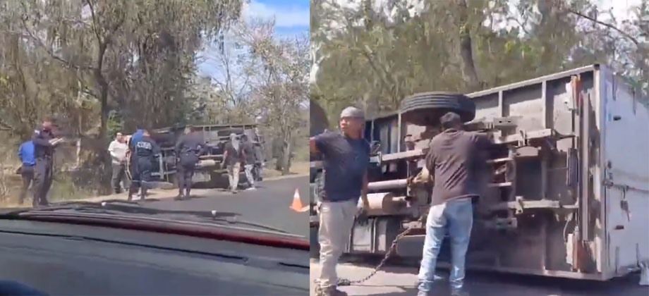 Reportan vehículo volcado en carretera Panamericana