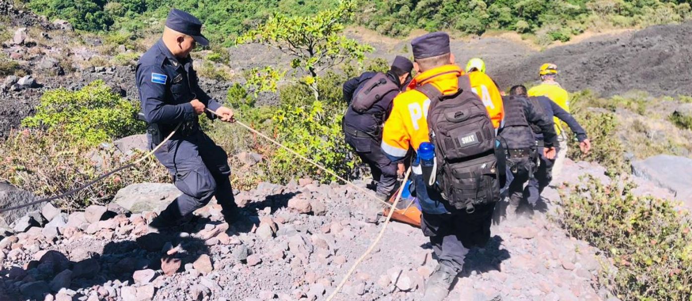 Hombre cae en una pendiente del volcán de Izalco mientras practicaba deporte