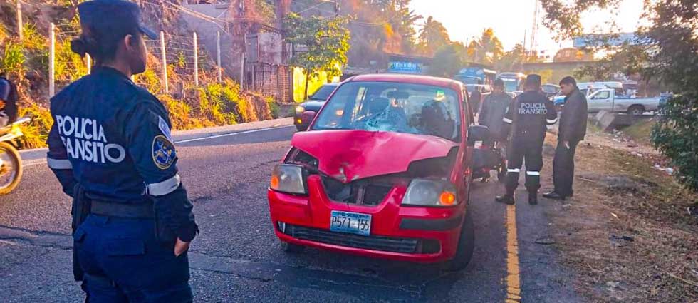Automovilista arrolla a peatón en Cuscatlán
