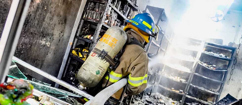 Un herido tras incendio en negocio de San Miguel