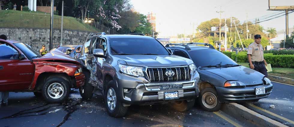 Reportan lesionados tras múltiple accidente en Los Próceres: una mujer quedó atrapada