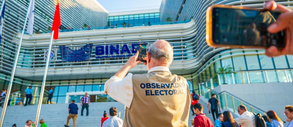 Observadores electorales visitan el Centro Histórico de San Salvador
