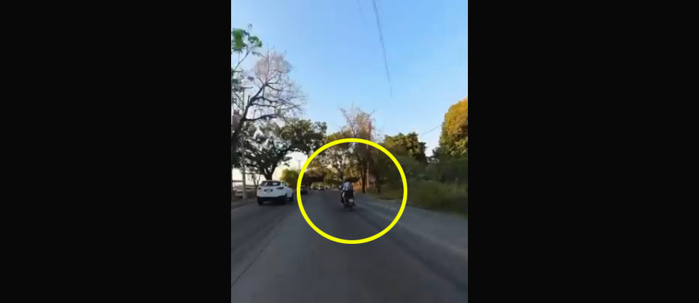 Multan a conductor por estas 3 razones tras ser sorprendido en plena carretera