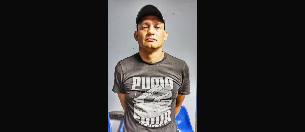 Conductor ebrio choca contra un cabezal