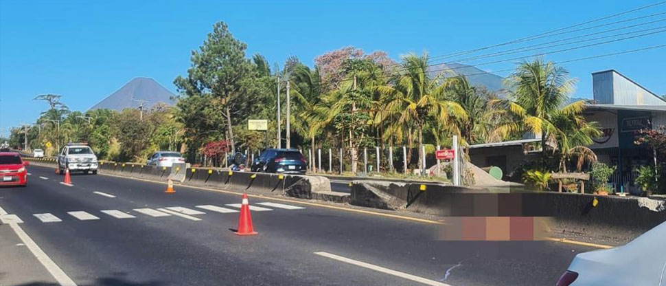 Hombre muere atropellado al intentar cruzar en carretera a Sonsonate