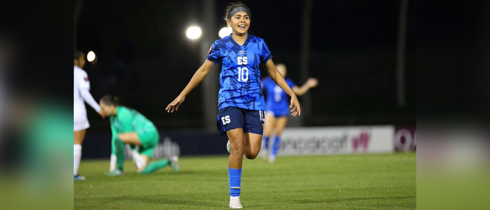 La Selecta femenina clasifica a Copa Oro tras vencer a Guatemala con triplete de Brenda Cerén