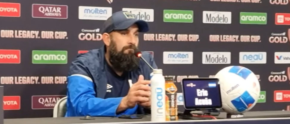 Eric Acuña adelanta que hará una limpia en la selección femenina