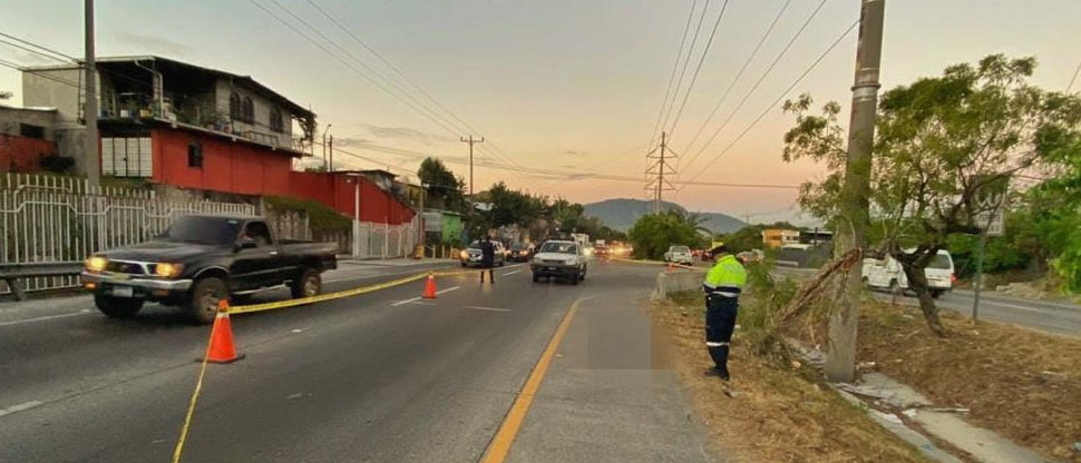 Una persona falleció en fuerte accidente vial cerca de colegio en Ilopango
