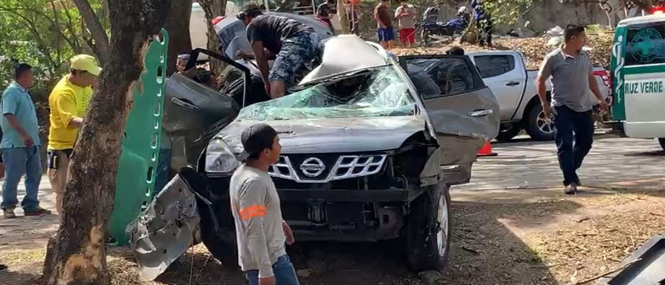 Un fallecido y una niña lesionada es el saldo de un fuerte choque en carretera a Comalapa