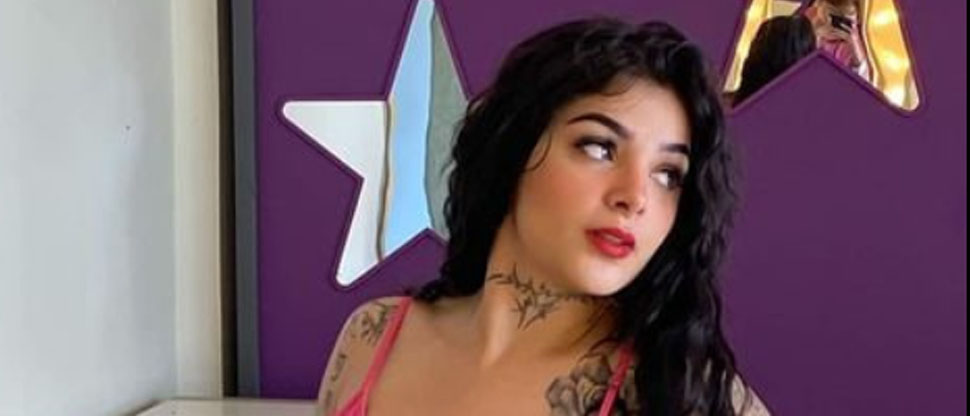 Karely Ruiz le da regalo “muy íntimo” a seguidor que se tatuó su rostro
