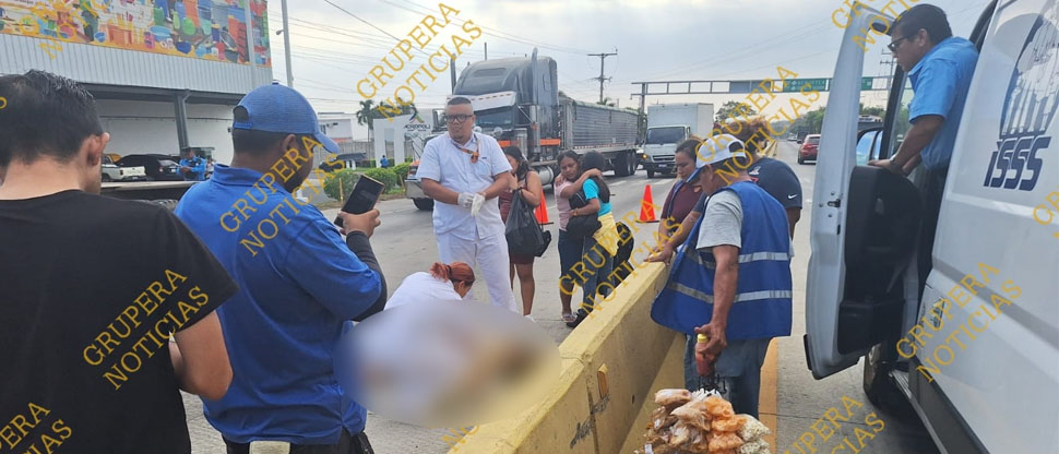 Motociclista atropella a señora en la carretera a Acajutla