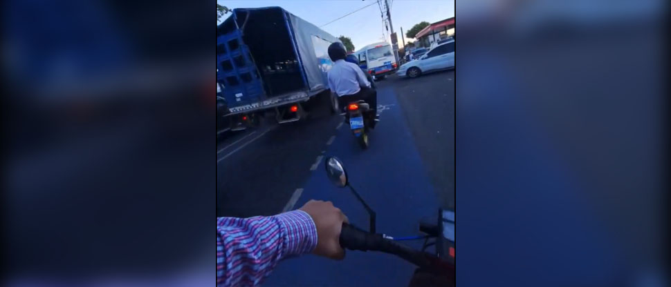 Imponen 3 multas a motociclista denunciado por circular en una ciclovía