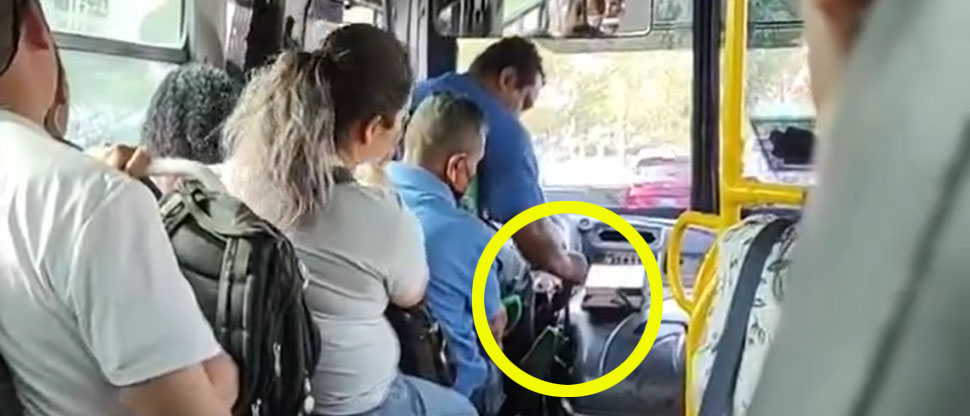 Viralizan video del momento cuando busero se queda con la palanca de cambios en la mano