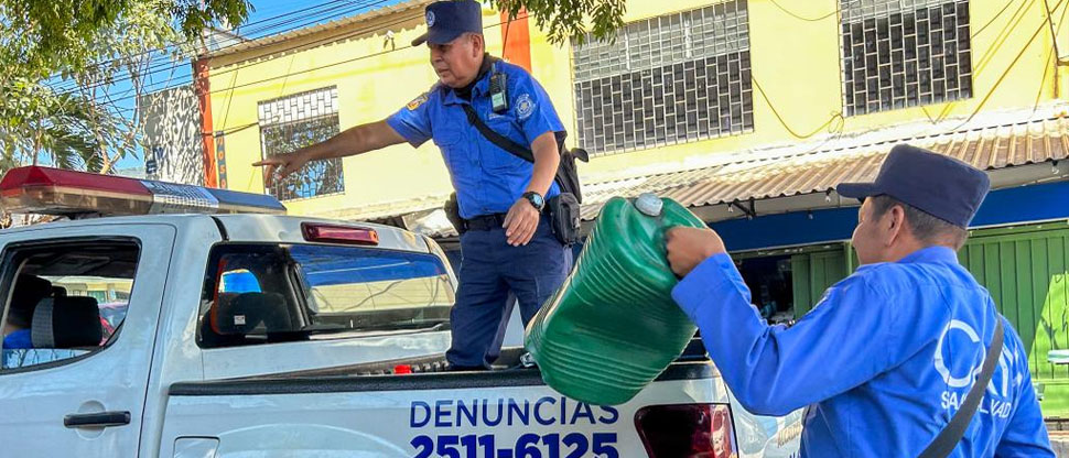 Retiran obstáculos que impedían la libre circulación en colonia Escalón, San Salvador