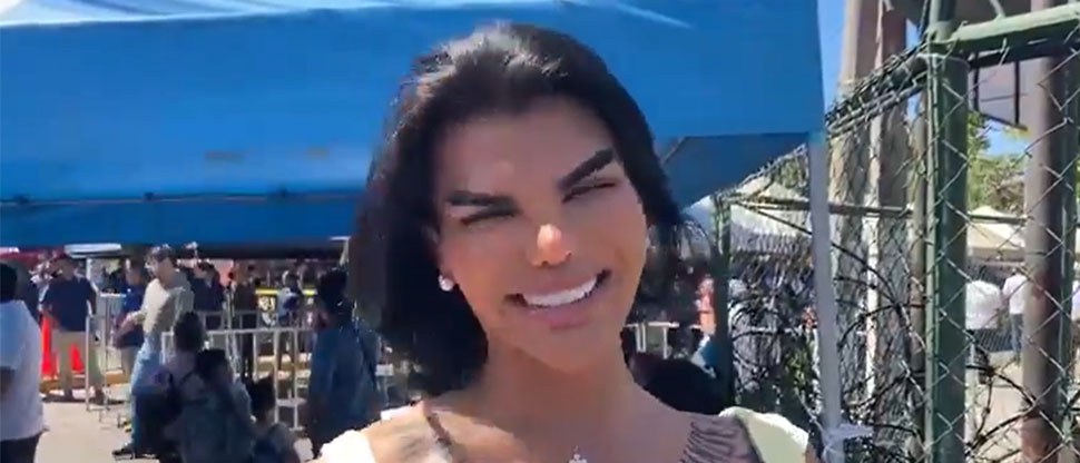 René Valdivieso emite su voto y hace llamado a la población a ejercer su derecho al sufragio