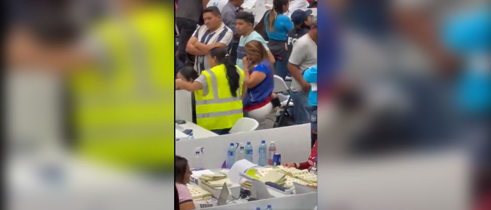 Diputada de ARENA no contiene las lágrimas tras conocer resultados de escrutinio final