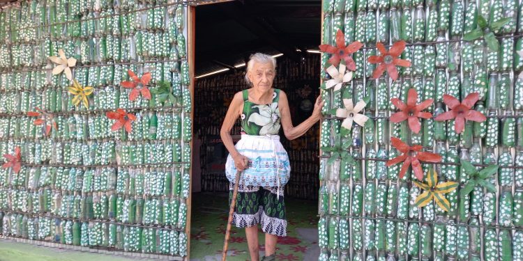 Fallece doña Mary, creadora de la Casa de Botellas en San Miguel